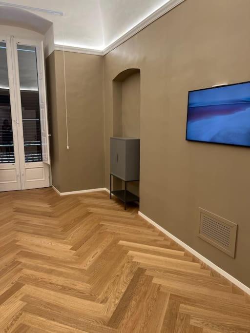 Meh Luxury Apartment City Centre Бари Экстерьер фото