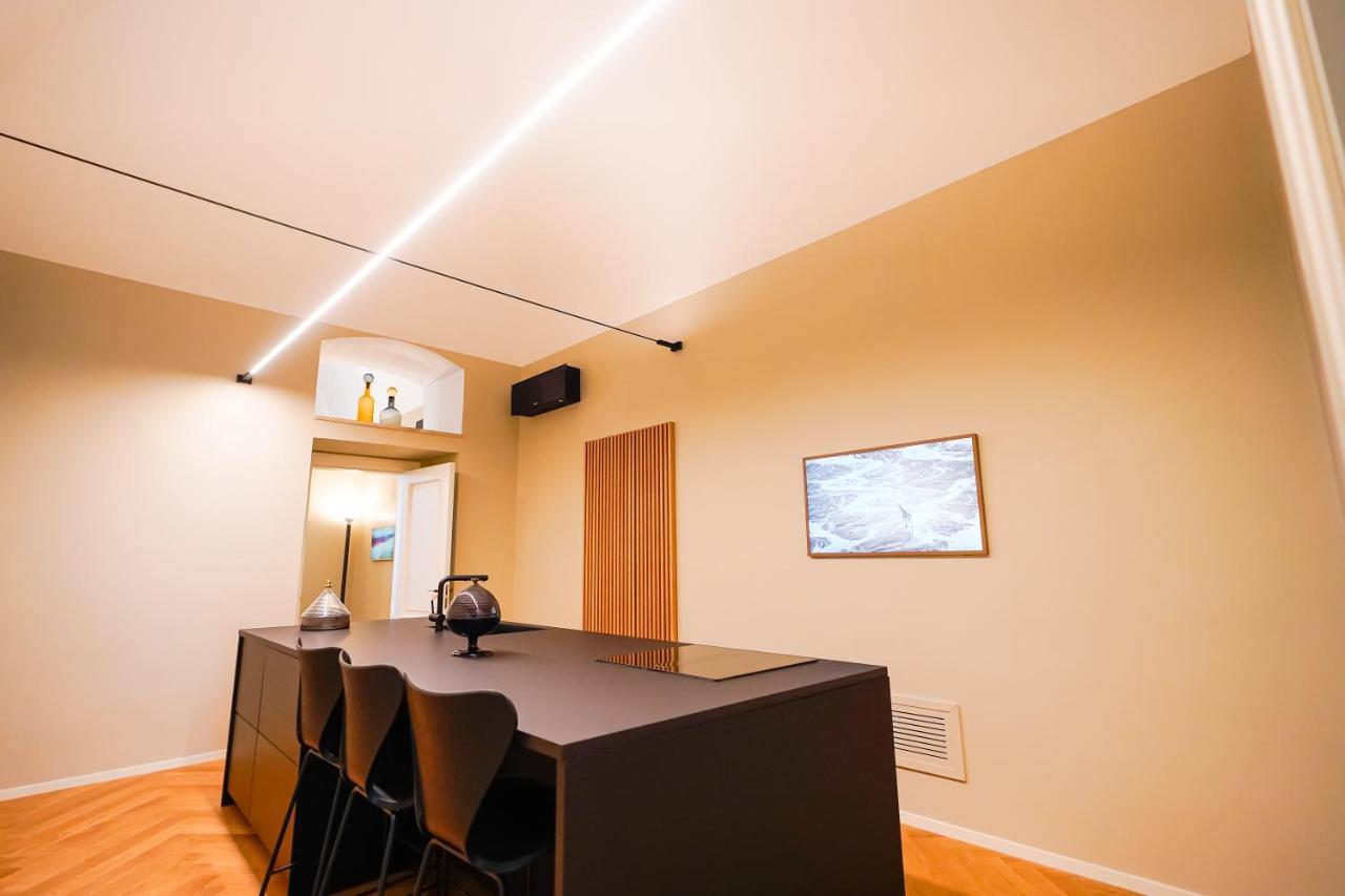Meh Luxury Apartment City Centre Бари Экстерьер фото