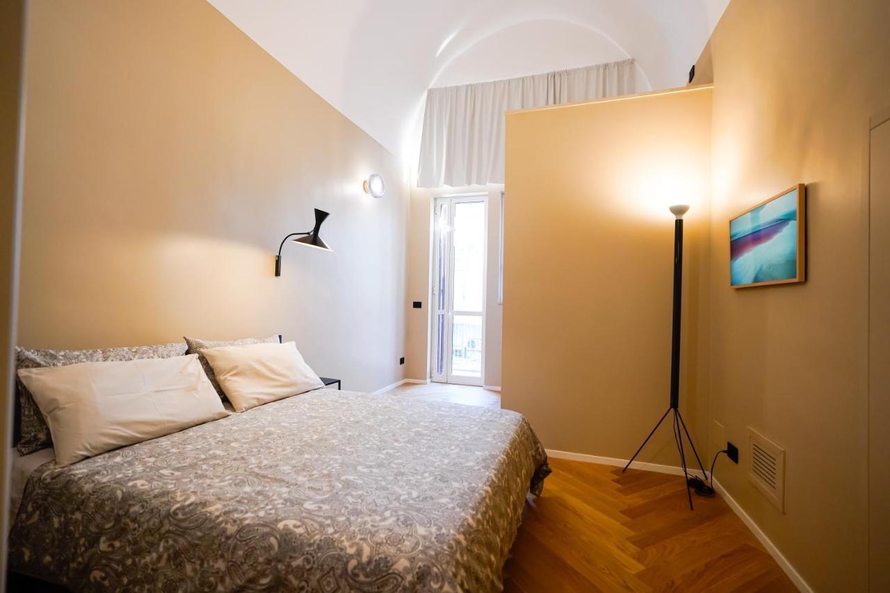 Meh Luxury Apartment City Centre Бари Экстерьер фото