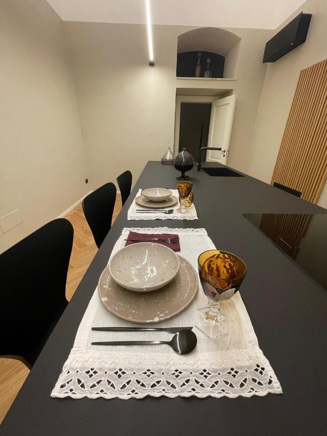 Meh Luxury Apartment City Centre Бари Экстерьер фото